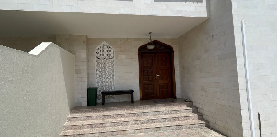 Villa Jumelée de 4 chambres à Muscat, Oman No. 109222