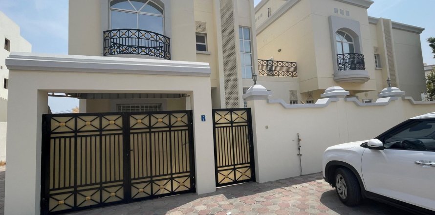 Townhouse de 3 dormitorios en Muscat, Oman No. 109223