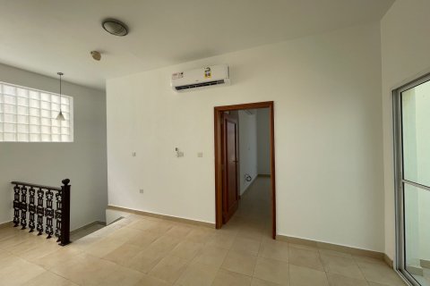 Townhouse de 3 dormitorios en Muscat, Oman No. 109223 4