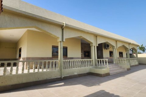5 bedrooms Villa in Khuzam, UAE No. 184074