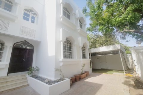 4 bedrooms Villa in Muscat, Oman No. 67922
