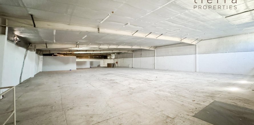 Warehouse de 1672.2m² en Al Qusais Industrial Area, UAE No. 48802