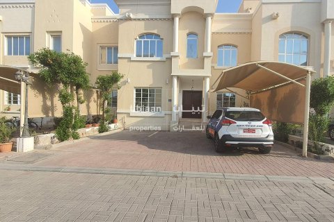 Townhouse de 4 chambres à As Sib, Oman No. 53763