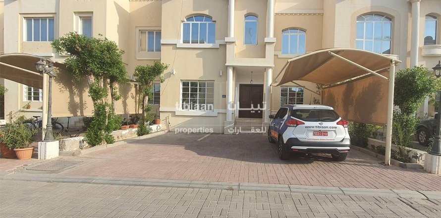 Townhouse de 4 dormitorios en As Sib, Oman No. 53763