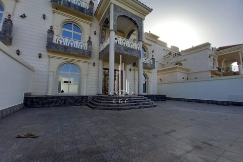 Villa de 9 chambres à Shakhbout City, UAE No. 42540