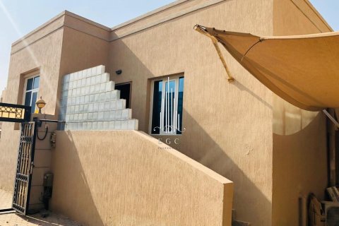 Villa de 5 chambres à Khalifa City, UAE No. 42542 10