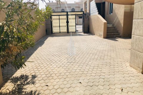 Villa de 5 chambres à Khalifa City, UAE No. 42542 6