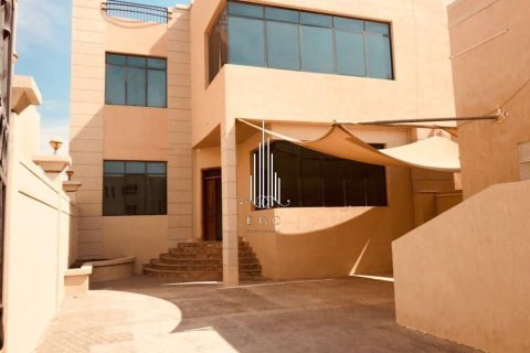 Villa de 5 chambres à Khalifa City, UAE No. 42542 11