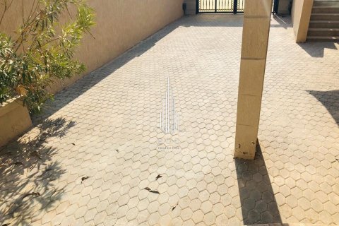 Villa de 5 chambres à Khalifa City, UAE No. 42542 7