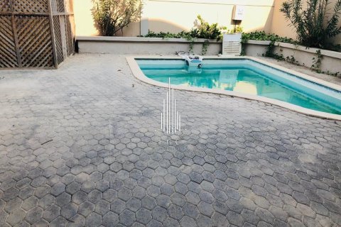 Villa de 5 chambres à Khalifa City, UAE No. 42542 5