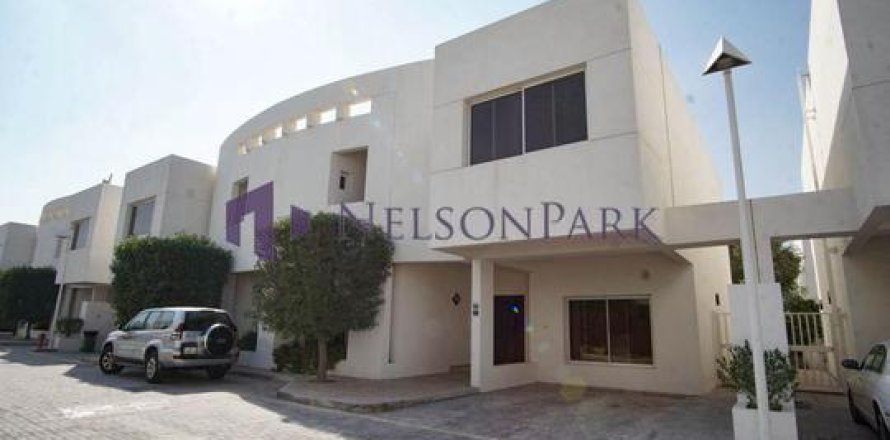 Villa de 4 dormitorios en Doha, Qatar No. 57620
