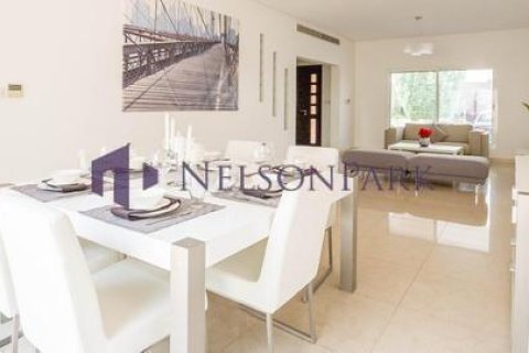 Villa de 4 dormitorios en Doha, Qatar No. 57620 3