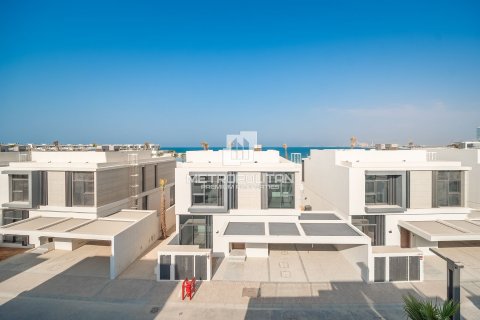 Вилла с 5 спальнями в Al Marjan Island, ОАЭ №129413