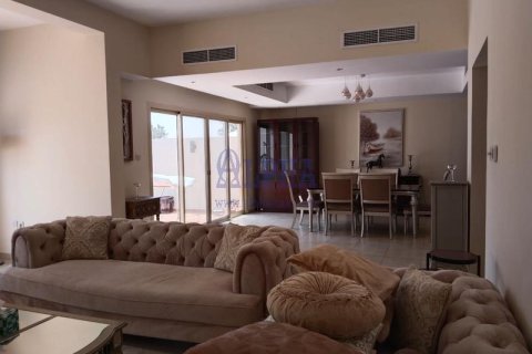 Townhouse de 3 dormitorios en Al Hamra Village, UAE No. 165431 4