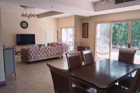Townhouse de 3 dormitorios en Al Hamra Village, UAE No. 165431