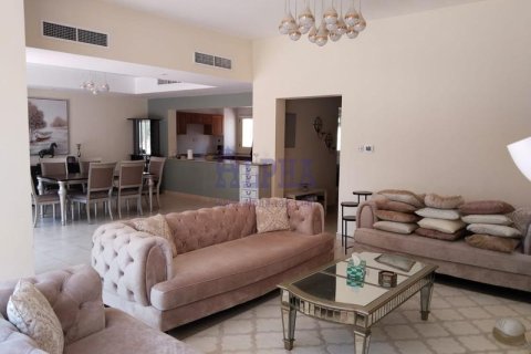 Townhouse de 3 dormitorios en Al Hamra Village, UAE No. 165431 3