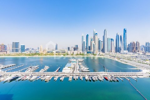 Apartment de 2 dormitorios en EMAAR Beachfront, UAE No. 162063
