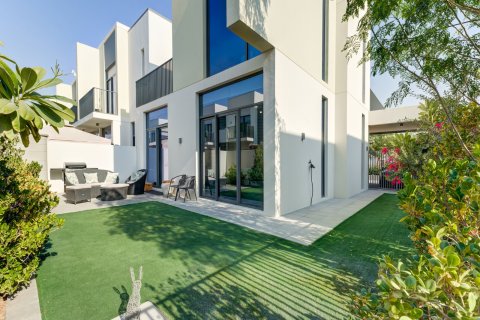 4 bedrooms Townhouse in Dubai, UAE No. 203513