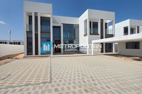 5 bedrooms Villa in Abu Dhabi, UAE No. 142880