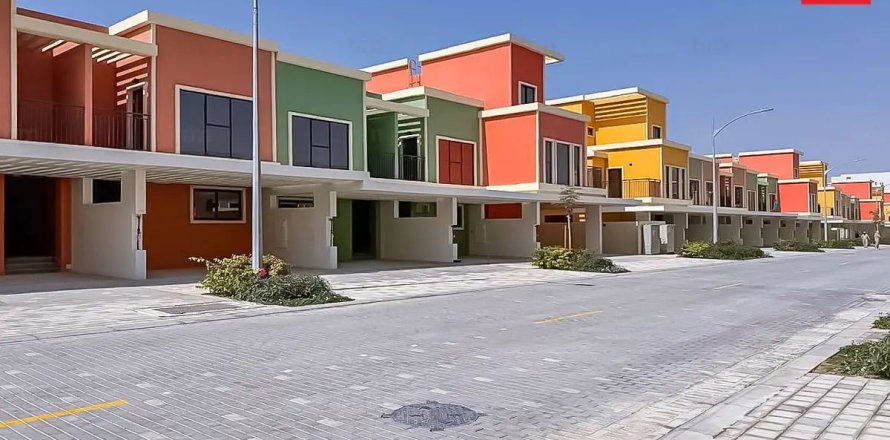 4 bedrooms Townhouse in Dubai, UAE No. 210843