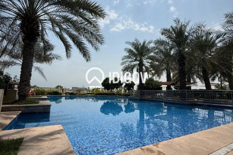 Квартира с 2 спальнями в Shoreline Apartments, ОАЭ №184843 15