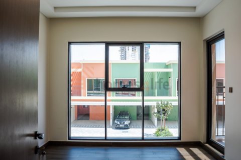 Townhouse de 3 dormitorios en Damac Lagoons, UAE No. 156632 6