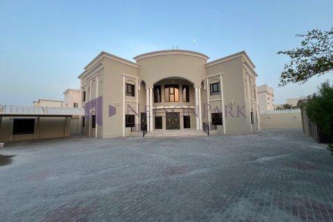 8 bedrooms Villa in Al Daayen, Qatar No. 56896