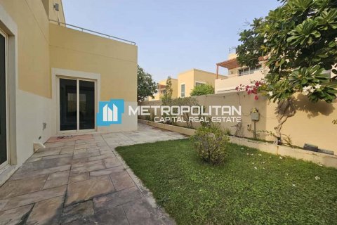 Villa de 3 dormitorios en Al Raha Gardens, UAE No. 137582