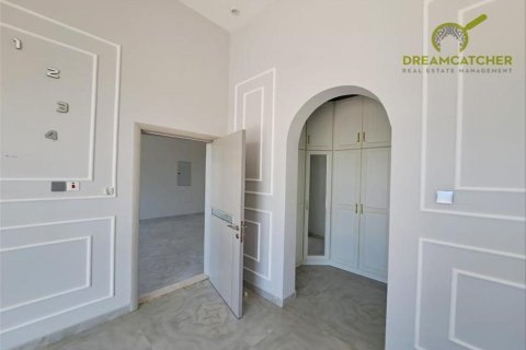 8 bedrooms Villa in Seih Al Ghubb, UAE No. 34189 10