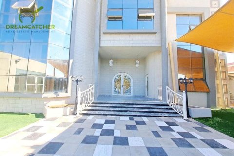 8 bedrooms Villa in Seih Al Ghubb, UAE No. 34189 3