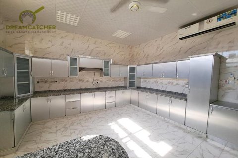8 bedrooms Villa in Seih Al Ghubb, UAE No. 34189 4