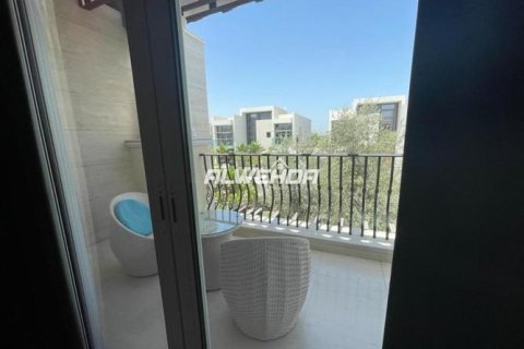 Apartment de 4 dormitorios en District One, UAE No. 3867