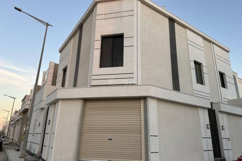 5 bedrooms Apartment in Riyadh, Saudi Arabia No. 60423