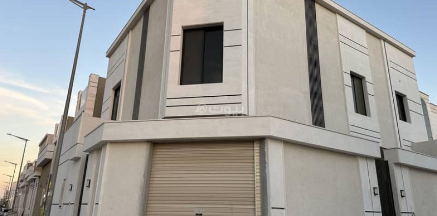5 bedrooms Apartment in Riyadh, Saudi Arabia No. 60423
