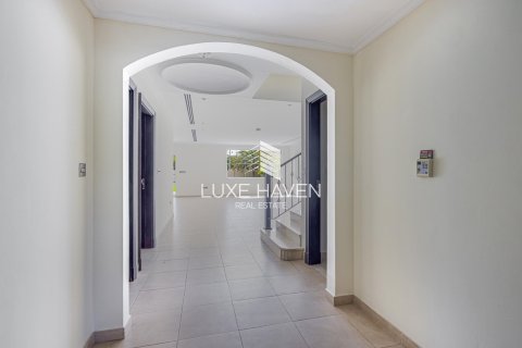 Вилла с 4 спальнями в Legacy, ОАЭ №14508 9