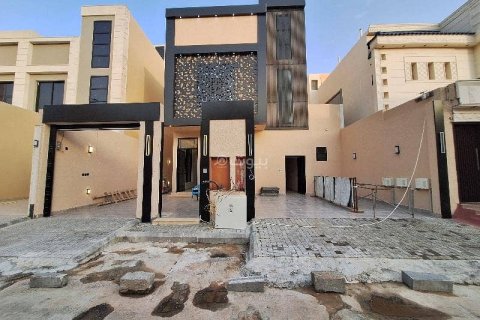 4 bedrooms Apartment in Riyadh, Saudi Arabia No. 67518