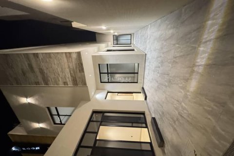 Villa de 5 chambres à Riyadh, Saudi Arabia No. 62634 3