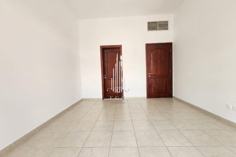 5 bedrooms Villa in Abu Dhabi Gate City, UAE No. 30311 20