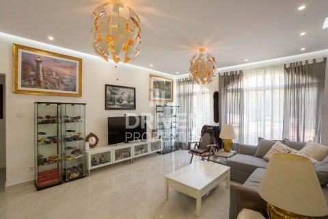 2 bedrooms Apartment in Dubai Land, UAE No. 192293 7