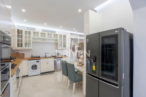 2 bedrooms Apartment in Dubai Land, UAE No. 192293 6