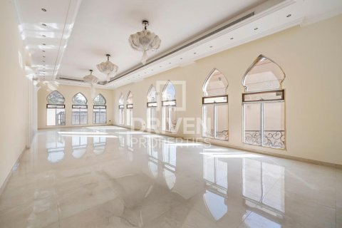 Вилла с 7 спальнями в Al Quoz, ОАЭ №202604