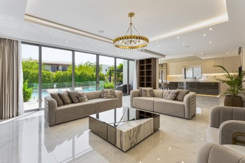 5 bedrooms Villa in Dubai, UAE No. 162351