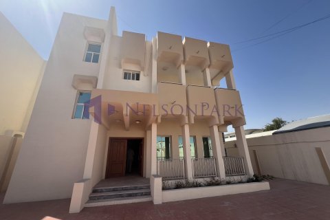 5 bedrooms Villa in Doha, Qatar No. 60931