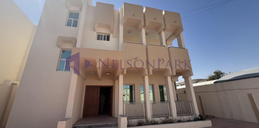 Villa de 5 dormitorios en Doha, Qatar No. 60931