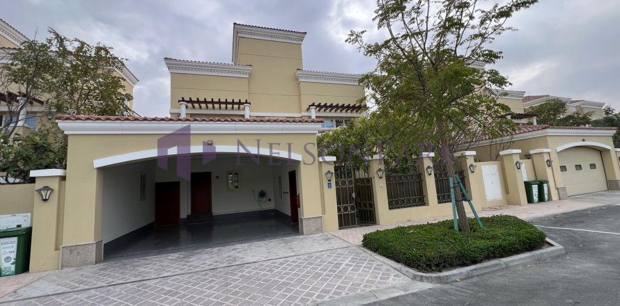 Villa de 6 dormitorios en Doha, Qatar No. 60823