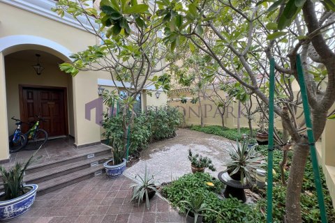 Villa de 6 dormitorios en Doha, Qatar No. 60823 3