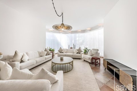 5 bedrooms Villa in Umm Suqeim 3, UAE No. 201045