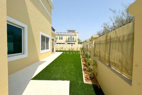 Вилла с 4 спальнями в Jumeirah Park Homes, ОАЭ №147973 5