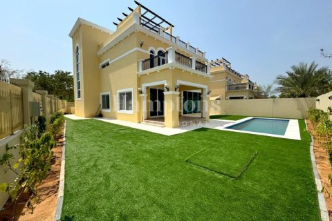 Вилла с 4 спальнями в Jumeirah Park Homes, ОАЭ №147973 13