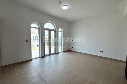 Вилла с 4 спальнями в Jumeirah Park Homes, ОАЭ №147973 4